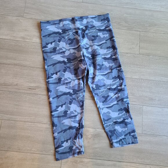 NEW Blue Camo Capri Leggings - Picture 1 of 3
